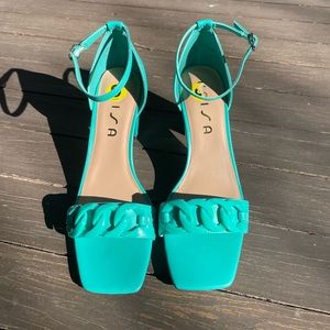 Unisa Sandals. Size 9. Worn once.